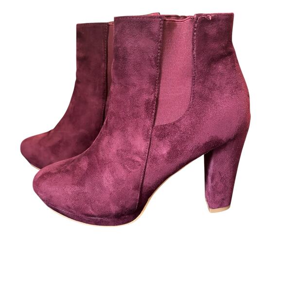 Bella Marie Ankle Boot With Heel Size 8.5 Wine Red Faux Suede Almond Toe Pull On - Picture 2 of 7